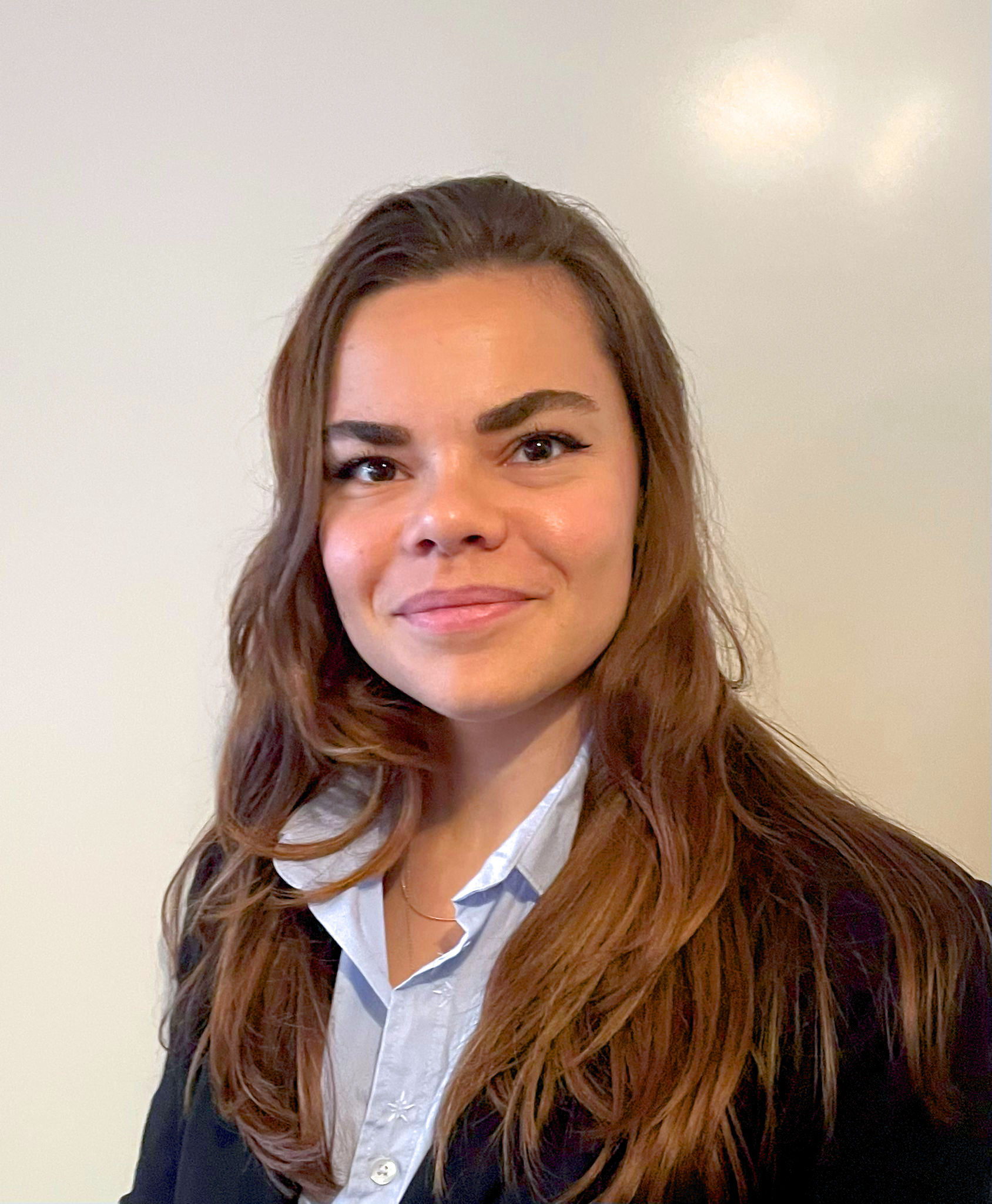 Dr Elise de Combiens